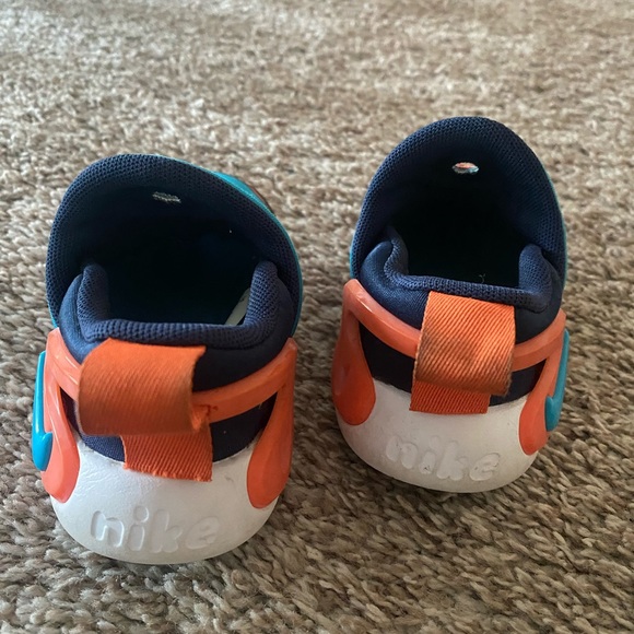 Nike dynamo Blue and Orange Sneakers - Picture 3 of 4